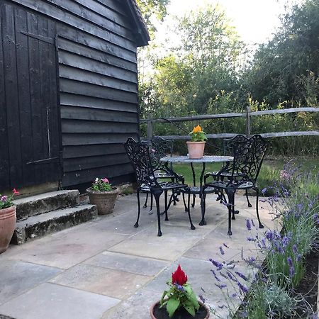 Apartament Gatwick Hideout Charlwood Zewnętrze zdjęcie