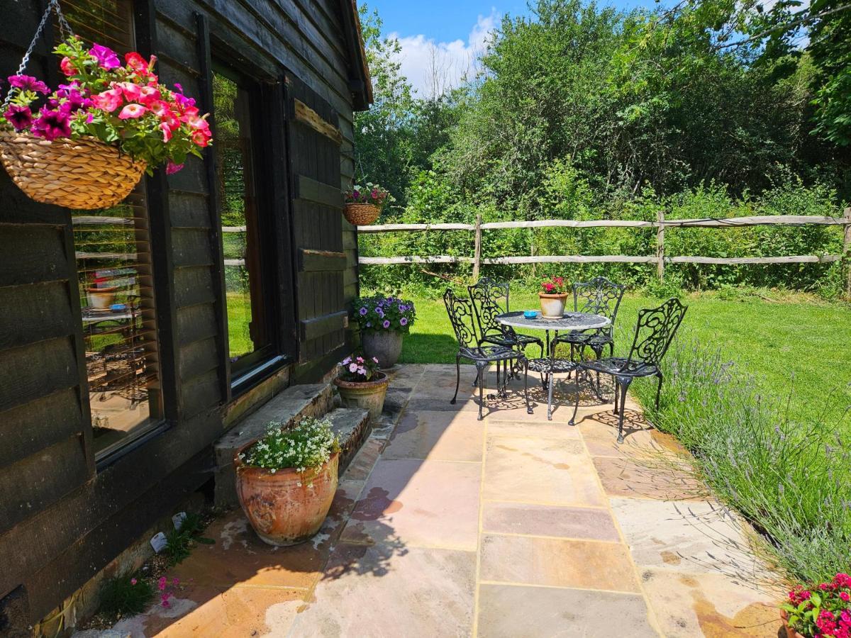Apartament Gatwick Hideout Charlwood Zewnętrze zdjęcie